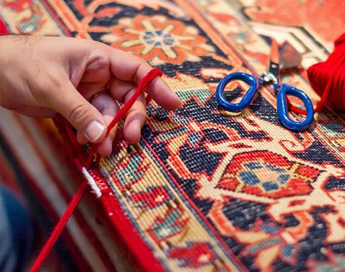 خدمات تخصصی و حرفه ای رفوی فرش در قالیشویی شاهین شمالی